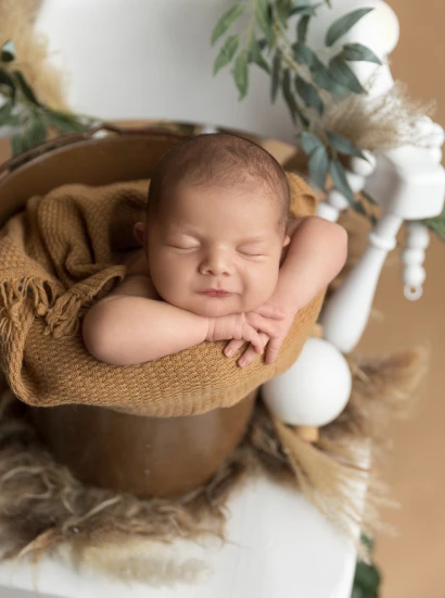 Understanding Color Psychology in Studio Portraits for Newborns and Expecting Mothers
