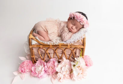 Strategies for Multi-Child Newborn Studio Sessions 3