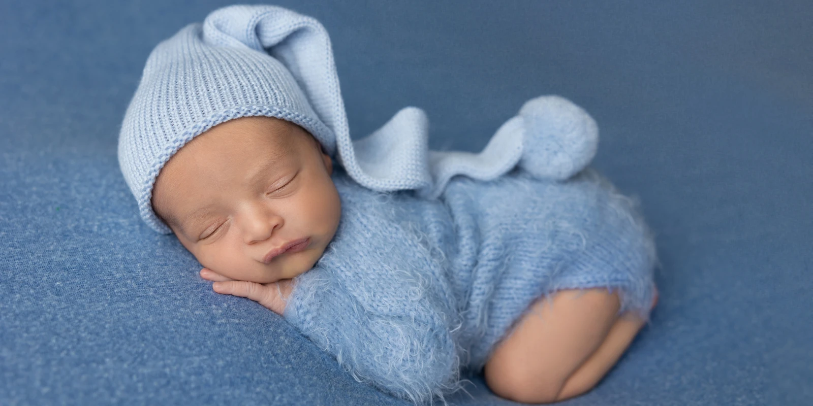 Understanding Color Psychology in Studio Portraits for Newborns and Expecting Mothers 3
