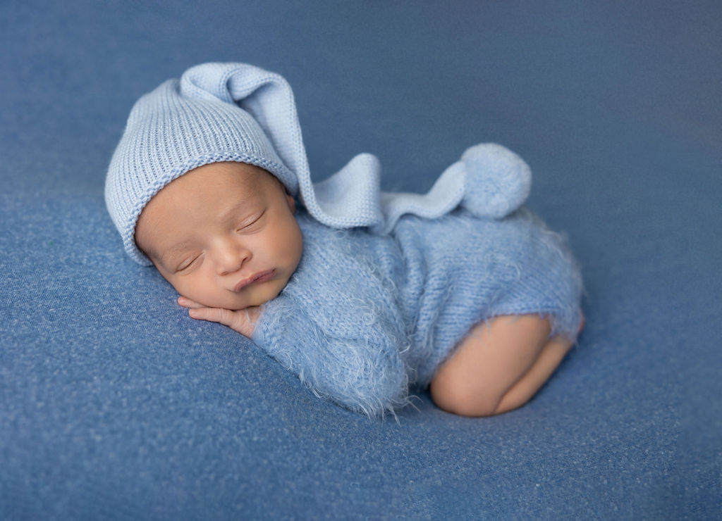 Expert Posing Techniques for Safely Capturing Newborns in the Studio 2