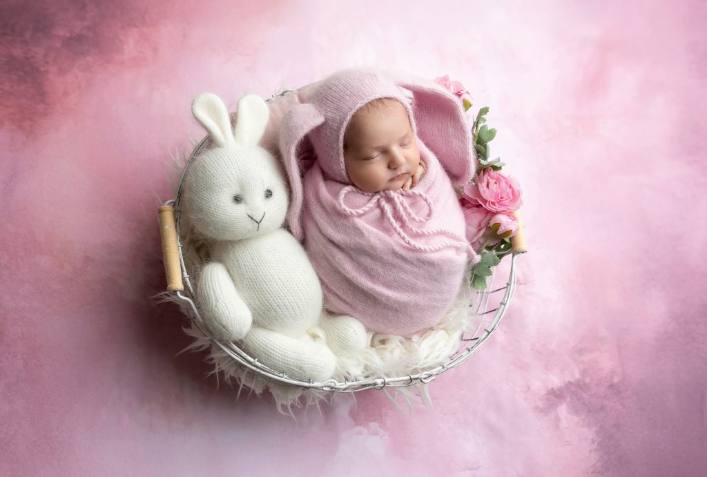 Understanding Color Psychology in Studio Portraits for Newborns and Expecting Mothers 2