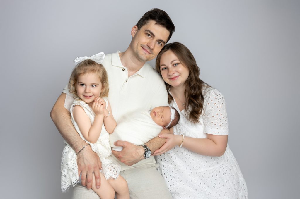 When to Book a Newborn Photoshoot in Philadelphia